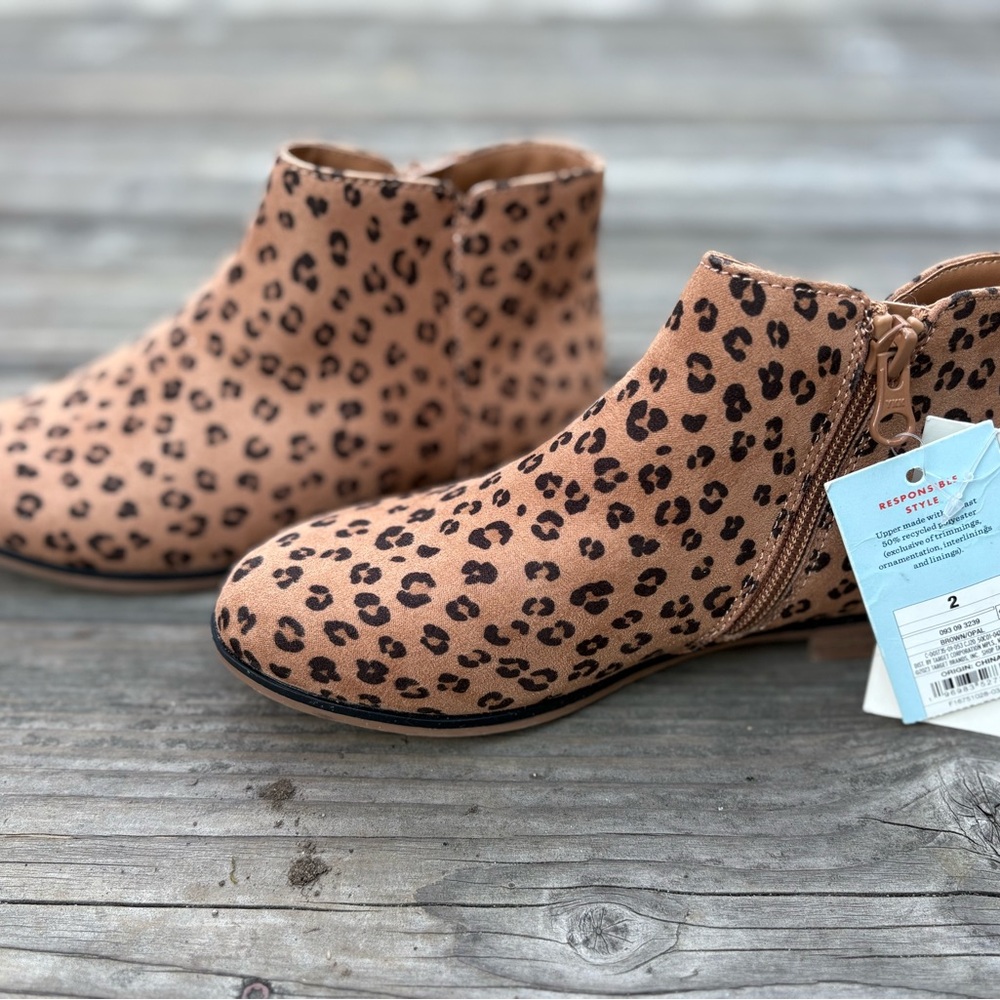 NWT Cat & Jack Leopard Print Kids Ankle Boots, Size 2